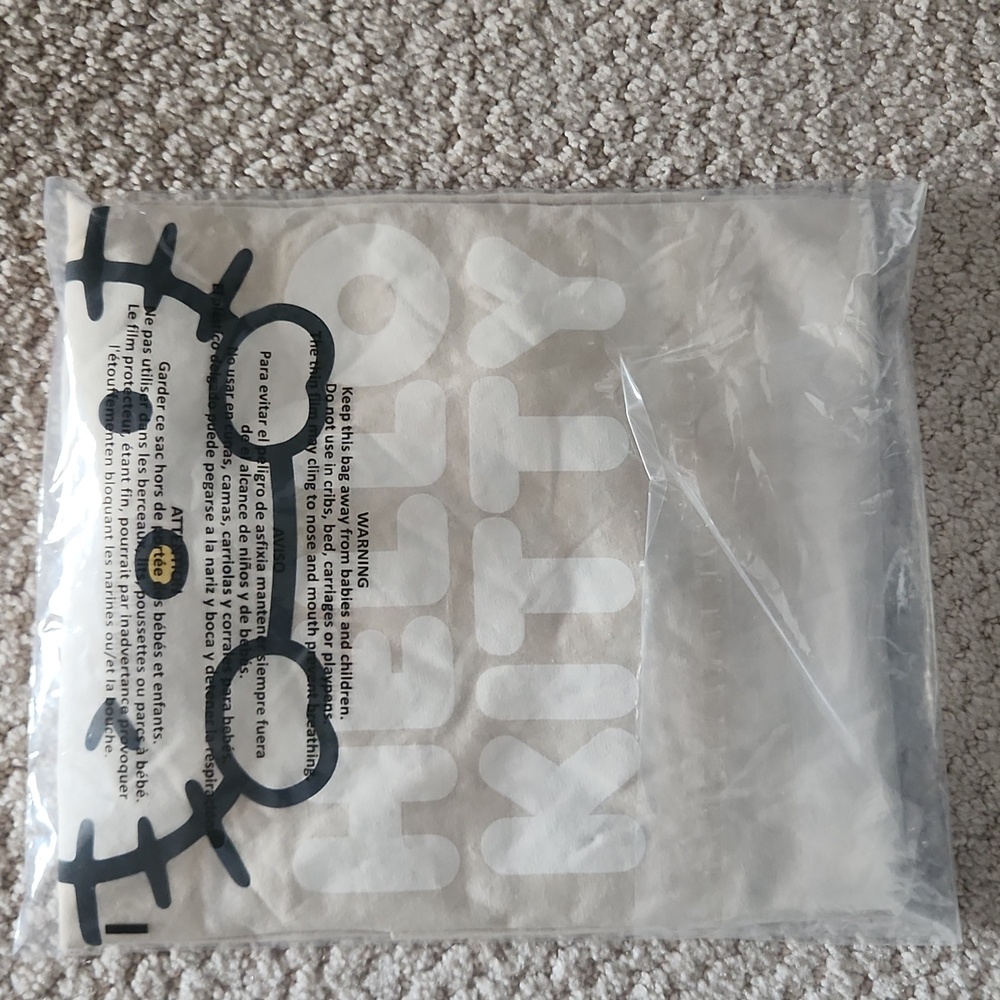 New Hello Kitty Tee Size M - Picture 2 of 2